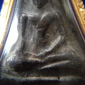 พระกรุนางกำแพงเนื้อชินเงิน กรุเก่าทุ่งเศรษฐี พุทธคุณด้านเมตตามหานิยมและโชคลาภเลี่ยมทองคำอย่างหนากันนำ้อย่างดีพร้อมใช้ - Image 2