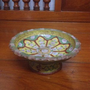 จานเชิงโบราณเก่าสมัยอยุธยา สีเหลืองเขียวใบกลาง สภาพสมบูรณ์ไม่มีการซ่อมเลย หายากแล้วสภาพนี้ (สผ.ขนาด 8") - Image 2