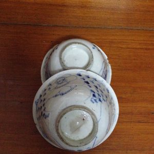 ถ้วยกระเบื้องเนื้อพังเคยสีขาว จำนวน 2 ใบ - Image 2