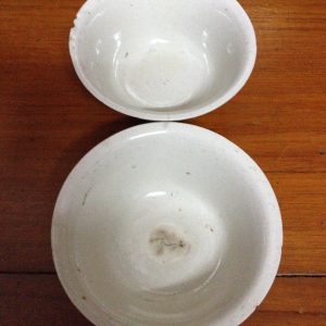 ถ้วยกระเบื้องเนื้อพังเคยสีขาว จำนวน 2 ใบ - Image 4