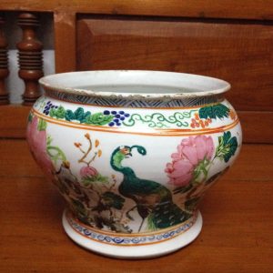 กระโถนจีนกังใสไข่ปอกเนื้อแกร่งลายนกยุง ช่อดอกกุหลาบ สภาพสมบูรณ์สวยงามมากๆ มีตราภาษาจีนอยู่ที่ก้นสองจุดสูง 6.5 นิ้ว - Image 2