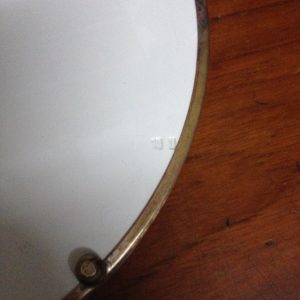 ถาดกระเบื้องโบราณสมัยร.5 ขนาด12" ปีกขอบลายถาดเจริญ ลายดอกขาวแดง 2 ดอก,ขาวน้ำเงินออกม่วง 2 ดอก สมบูรณ์สวย มีดุมขาครบ - Image 3