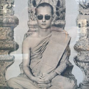 รูปเก่าในหลวงทรงผนวชขนาด 11"x 14" ในกรอบไม้โดยมูลนิธิสงเสริมกิจการศาสนาฯ - Image 2