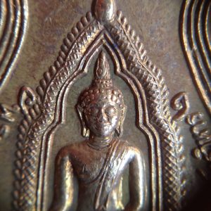 เหรียญทองเหลืองหลวงพ่อพระพุทธเรืองฤทธิ์ รุ่น 2 ปีพ.ศ.2512 สวยงามคมชัดมาก องค์ที่ 3 - Image 3