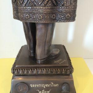 หล่อพระบรมรูปจำลองรัชกาลที่ 9 แบบรมดำ รุ่นปีกาญจนาภิเษก - Image 4