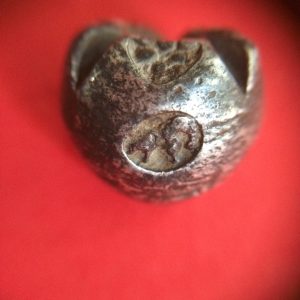 พดด้วงเนื้อเงินเม็ดหนึ่งบาทหนัก 14.19 กรัม ตอก4 ตรา น่าจะเป็นสมัยสุโขทัยหรืออยุธยา ตอกตราได้สวยงามคมชัดมากๆ - Image 2