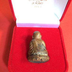 หลวงพ่อเงินรุ่นกองทุน53หล่อลอยองค์เนื้อนวะพิมพ์นิยม (พิมพ์เบ้าทุบ) ตอกโค๊ต 1161 อยู่ในกล่องกำมะหยี่สวยงามคลาสสิกมากๆ - Image 2