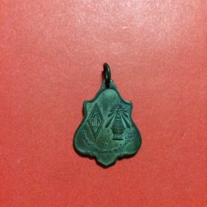 เหรียญพระพุทธชินราชเนื้อเงิน ปี 05 หลังอกเลา กับ พานพระศรี วัดพระศรีมหาธาตุ สวยงามคมชัดมากๆ - Image 2