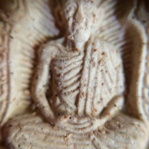 พระหลวงพ่อเกษมรุ่นขวัญข้าวเนื้อว่านด้านหลังใช้แผ่นทองแดงปิดเต็ม ปั้มยันต์และคำอวยพร ใช้แทนพระปิดตาหลวงพ่อเกษมได้ - Image 4