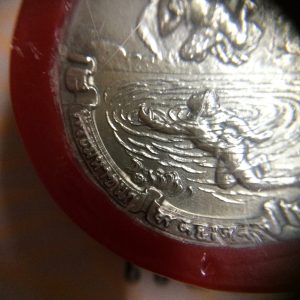 เหรียญพระมหาชนกเนื้อเงินพิมพ์เล็ก พร้อมกล่องและหนังสือ - Image 4