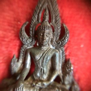 พระพุทธชินราช รุ่น ปฏิสังขรณ์ เนื้อนวะโลหะใต้ฐานอุดกริ่งตอกเลข 26 60 - Image 3