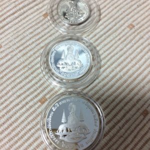 เหรียญฉลองสิริราชสมบัตครบ 50 ปี กาญจนาภิเษก รัชกาลที่ 9 9 มิ.ย.พ.ศ. 2539 เนื้อเงินขัดเงา 1ชุดมี3 เหรียญ หน้า 150,300และ600บาท - Image 4