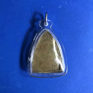 หล่อปั้มองค์ลอยหลวงพ่อพรหม วัดช่องแต เนื้อ ทองเหลืองฝาบาตร ไม่ทราบรุ่น ใหญ่มากสวยงามคมชัด เลี่ยมพลาสติก - Image 2