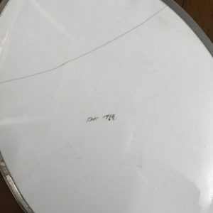 ถาดกระเบื้องโบราณ รูปไข่ขนาด 10"X14"ดูจากปีด้านหลังจะตรงกับพ.ศ.2257 สมัยของพระเจ้าอยู่หัวท้ายสระ  สภาพเดิมมีร้าวอยู่หนึ่งเส้น - Image 4