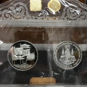 ชุดเหรียญกษาปณ์ที่ระลึกเฉลิมสัมพันธไมตรีระหว่าง ราชวงศ์ไทยกับราชวงศ์อังกฤษ - Image 2