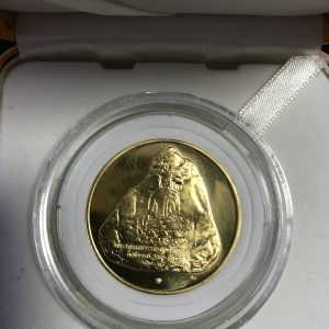 เหรียญกษาปณ์ที่ระลึกในการฉลองสิริราชสมบัติครบ 50 ปี เนื้อทองคำนำ้หนัก 20 กรัม เขาชีจรรย์ ปี 2538 โดยกองกษาปณ์ - Image 2