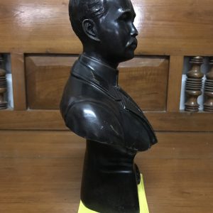 องค์หล่อในหลวงร.5 ครึ่งองค์ขนาดประมาณ 12" ที่ฐานด้านหน้ามีตรา จปร.ด้านหลังเขียน สมเด็จพระปิยะมหาราช วัดบวร พ.ศ.2500 - Image 3