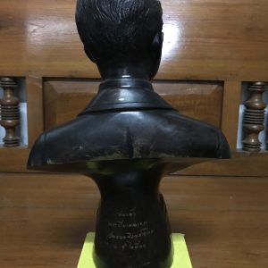 องค์หล่อในหลวงร.5 ครึ่งองค์ขนาดประมาณ 12" ที่ฐานด้านหน้ามีตรา จปร.ด้านหลังเขียน สมเด็จพระปิยะมหาราช วัดบวร พ.ศ.2500 - Image 4