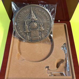 เหรียญ 60 ปี บรมราชาภิเษก 5 พฤษภาคม 2553 “เราจะครองแผ่นดินโดยธรรม เพื่อประโยชน์สุขแห่งมหาชนชาวสยาม“ทองแดง7ซม.หนัก150g - Image 4