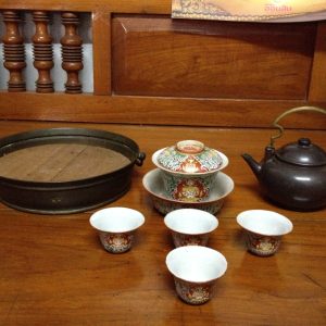 ชุดเบญจรงค์ลายเทพนม ครบชุด 7 ชิ้นเพิ่มชาป้านพร้อมกี๋ทองเหลืองเป็นชุดใหญ่ - Image 4