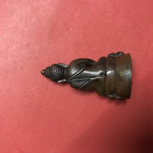 พระกริ่งหลวงปู่ทิมเนื้อทองแดง ตอกโค๊ตด้านหลัง ใต้ฐานตอกโค๊ตหมายเลข 612 - Image 2