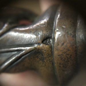 พระกริ่งหลวงปู่ทิมเนื้อทองแดง ตอกโค๊ตด้านหลัง ใต้ฐานตอกโค๊ตหมายเลข 612 - Image 3