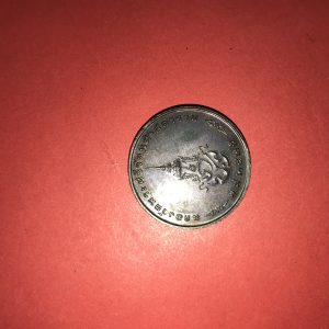 เหรียญพระแก้วมรกตทรงชุด ฤดูหนาว เนื้อทองแดง ฉลองวัดพระศรีรัตนศาสดาราม ปี พ.ศ. 2525 - Image 2