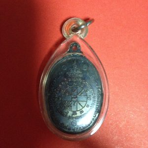 เหรียญหลวงพ่อคูณปี 2517 รุ่นสร้างกุฏิสงฆ์วัดสวนแก้ว เนื้อทองแดง บล็อกนวโลหะ สวยครบคมจัดเก็บทุกรายละเอียด เลี่ยมพลาสติกเดิม - Image 4