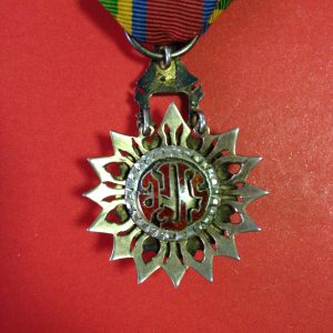 เหรียญเครื่องราช ร. 6 ช้างลงยาสวยงามพร้อมแถบแพร หลังมีตรา ม.ป.ร.ลงยาสีแดง - Image 4