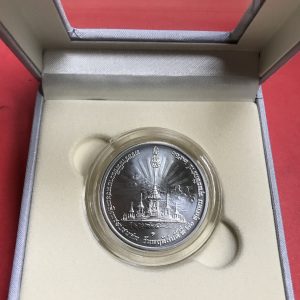 เหรียญพระราชพิธีถวายพระเพลิงพระบรมศพ เนื้อเงิน  พฤหัสบดี ที่ 26 ตุลาคม 2560 ใหญ่มากสวยพร้อมกล่องและใบเซอร์ - Image 4