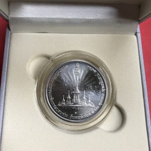 เหรียญพระราชพิธีถวายพระเพลิงพระบรมศพ เนื้อเงิน  พฤหัสบดี ที่ 26 ตุลาคม 2560 ใหญ่มากสวยพร้อมกล่องและใบเซอร์ - Image 2