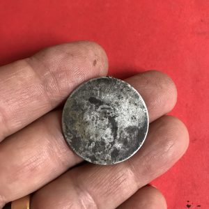 เหรียญที่ระฤกในการบรมราภิเษก( ตราสามง่าม )ในรัชกาลที่ 6 เนื้อเงินห่วงเชื่อม  ร.ศ.130 พ.ศ.2454  พร้อมตลับเงินโบราณลงยาเปิดฝาได้ - Image 4