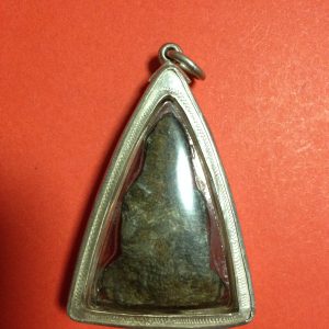 พระร่วงนั่งสมาธิเนื้อชิน วัดบ้านตาก สมบูรณ์สวยงามมากๆเลี่ยมเงินแกะลายหนากันน้ำสมบูรณ์พร้อมใช้ - Image 3