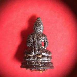 พระชัยวัฒน์เนื้อนวะหล่อโบราณ ผสมมวลสารพระกริ่งชินบัญชรหลวงปู่ทิม กริ่งหลวงปู่โต็ะ ก้นอุดตระกุดทองคำ - Image 2