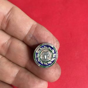 เม็ดกระดุมเนื้อเงินโบราณ มี ตราช้างอยู่ในกรงจักรลงยาเก่าสีนำ้เงินสวยงามโดยรอบ 4 เม็ด - Image 3