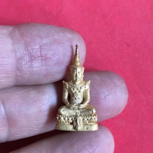 หล่อพระแก้วมรกตสีทอง ทรงเครื่องฤดูร้อน ที่ใต้ฐานตอกเลข 3316 - Image 2