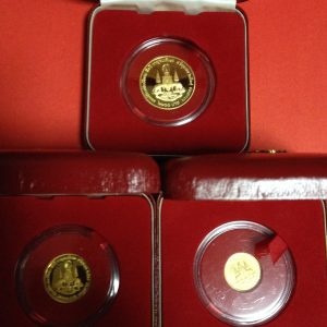 เหรียญกษาปณ์ที่ระลึก พระราชพิธีกาญจนาภิเษก ปี 2539  ชุด3เหรียญ เนื้อทองคำขัดเงา นำ้หนักรวม 26.6 กรัม พร้อมกล่องกษาปณ์ - Image 4