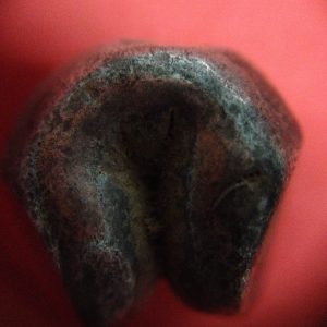 พดด้วงเม็ด 1 บาทสมัยพระเจ้าทรงธรรมปี พ.ศ. 2155-2171 ตรา เปลวเพลิง เป็นรูปคล้ายดวงไฟมีเปลวลอยสองข้าง สวยคมชัด (เม็ดที่ 3) - Image 4