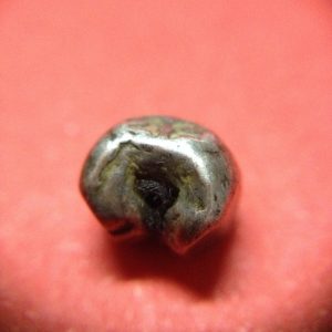 พดด้วงเม็ดเฟื้อง ตราดอกไม้คล้ายหัวลูกศรหันหัวลงมีจุดสามจุดที่ปลายศร สมัย ร.1 (ผลิตในงานพระราชพิธีสตสดก มหาทาน) เม็ดที่ 1 - Image 4