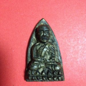 พระหลวงปู่ทวดวัดช้างให้  เนื้อโลหะทองเหลืองหลังเตารีด ออกวัดประสาท ปี 06 ตอกโค๊ต เหนือไหล่ขวา  1 ตำแหน่ง - Image 2