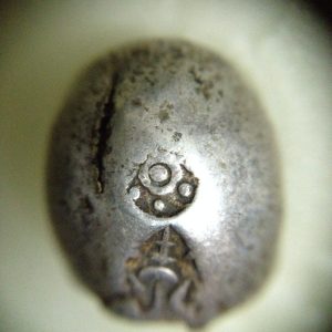 พดด้วงรัตนโกสินทร์เม็ดบาทสมัย ร. 4 พ.ศ.2394-2411 ( ตรามงกุฎ-กรงจักร ) เม็ดที่ 5 - Image 3