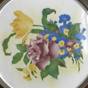 ถาดกระเบื้องโบราณขนาด สผ 18" ลายดอกกุหลาบสีชมพูใหญ่ 1 ดอกทิวลิปเหลือง 1 ดอกและรวมช่อนำ้เงินเหลืองสมบูรณ์สวยงามมากๆ - Image 3