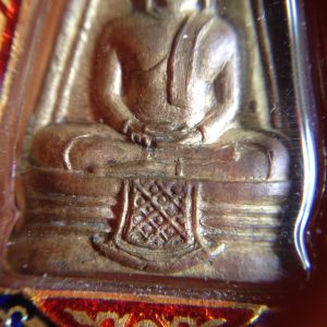 หลวงพ่อโสธรสองหน้าพิมพ์ 5-7,5-7 เนื้อทองเหลือง สร้างปี พ.ศ.2495 สภาพคมชัดผิวแห้งเดิมดูง่าย  เลี่ยมทองเก่านกซุ้มหนาลงยา - Image 4