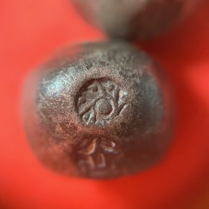 พดด้วงรัตนโกสินทร์เม็ดบาทสมัย ร.3 พ.ศ.2367-2394 ( ตราปราสาท-กรงจักร ) ตราปราสาทสวยงามคมชัดมากๆ (เม็ดที่ 6) - Image 2