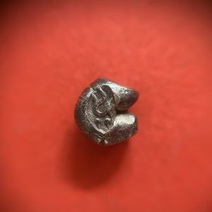 เงินพดด้วงสมัยอยุธยาขนาดตํ่ากว่าหนึ่งบาท(เฟื้อง) ตรา สังข์เนื้อเงินบริสุทธิ์ เม็ดนี้สวยคมชัดสมบูรณ์มากๆ - Image 2