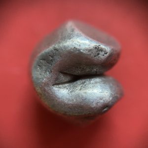 พดด้วงเม็ด 1 บาทสมัยพระนารายณ์ปี พ.ศ. 2199-2231ตราครุฑ สวยคมชัดมากๆ (เม็ดที่ 15) ตราประจำแผ่นดินชัดมากๆ - Image 2