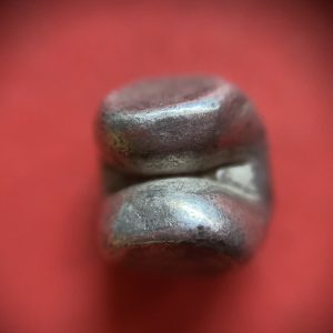 พดด้วงเม็ด 1 บาทสมัยพระนารายณ์ปี พ.ศ. 2199-2231ตราครุฑ สวยคมชัดมากๆ (เม็ดที่ 16) ตราประจำแผ่นดินชัดมากๆ - Image 4