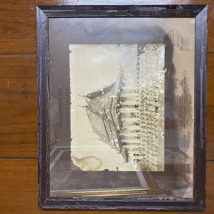 รูปถ่ายเก่ารวมพระภิกษุสามเณรวัดใต้  อ.พระโขนง ประจำปี 2501 อยู่ในกรอบไม้เดิมขนาด 46.5 x 38.5 ซม. - Image 2