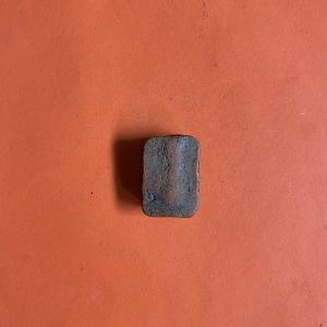 พระหลวงพ่อปานเนื้อดินแดง พิมพ์ขี่ปลาหมู ปิดทองเก่า - Image 2