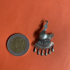 เข็มกลัดเนื้อเงิน รูปนกยุงมีติดตุ้งติ่งหกเม็ด สวยงามคลาสสิกพร้อมใช้ - Image 2